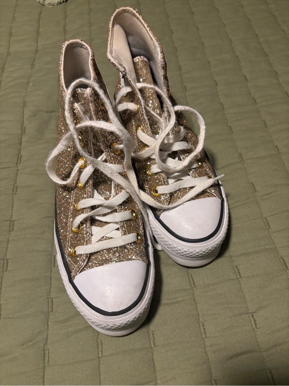 Women’s glitter Converse super cute: slight tear in heel of material sewn
